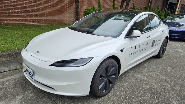 與Model Y 的首次親密接觸 - Tesla Summer Night Drive 夏夜漫遊試駕 - 桃園總圖夜遊 / 寧夏夜市逛吃 / Metsa車用床墊測試 / 超級充電站初體驗