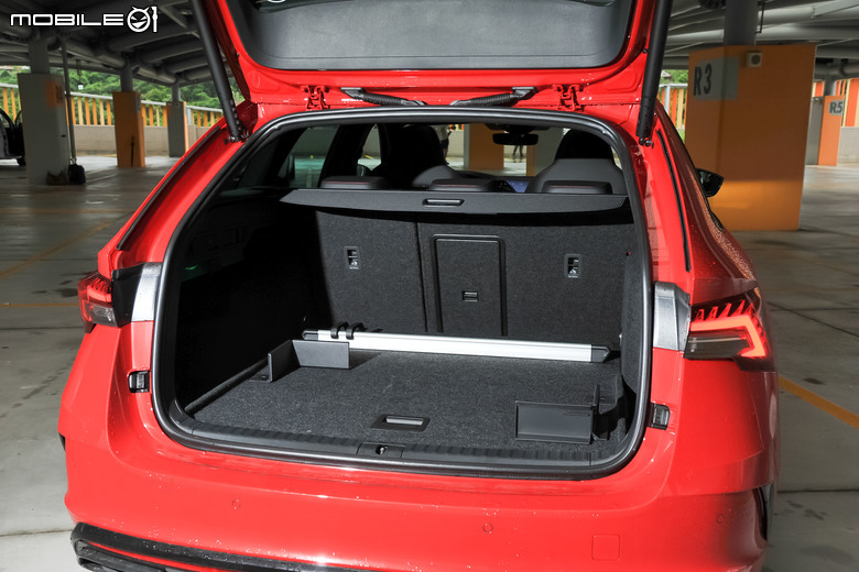 Skoda Octavia Combi RS 小改款試駕|有內涵又帥氣!