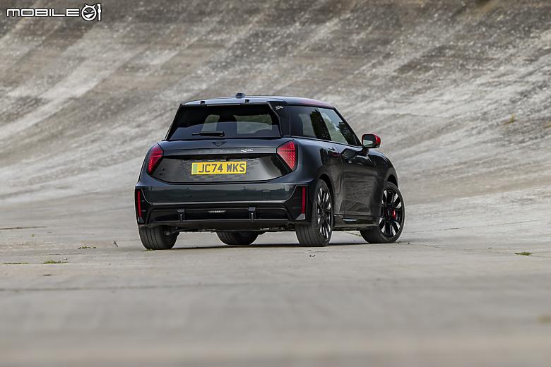 【2024巴黎車展】MINI JCW Electric/Aceman連袂亮相，新一代純電小鋼砲、性能小休旅誕生！