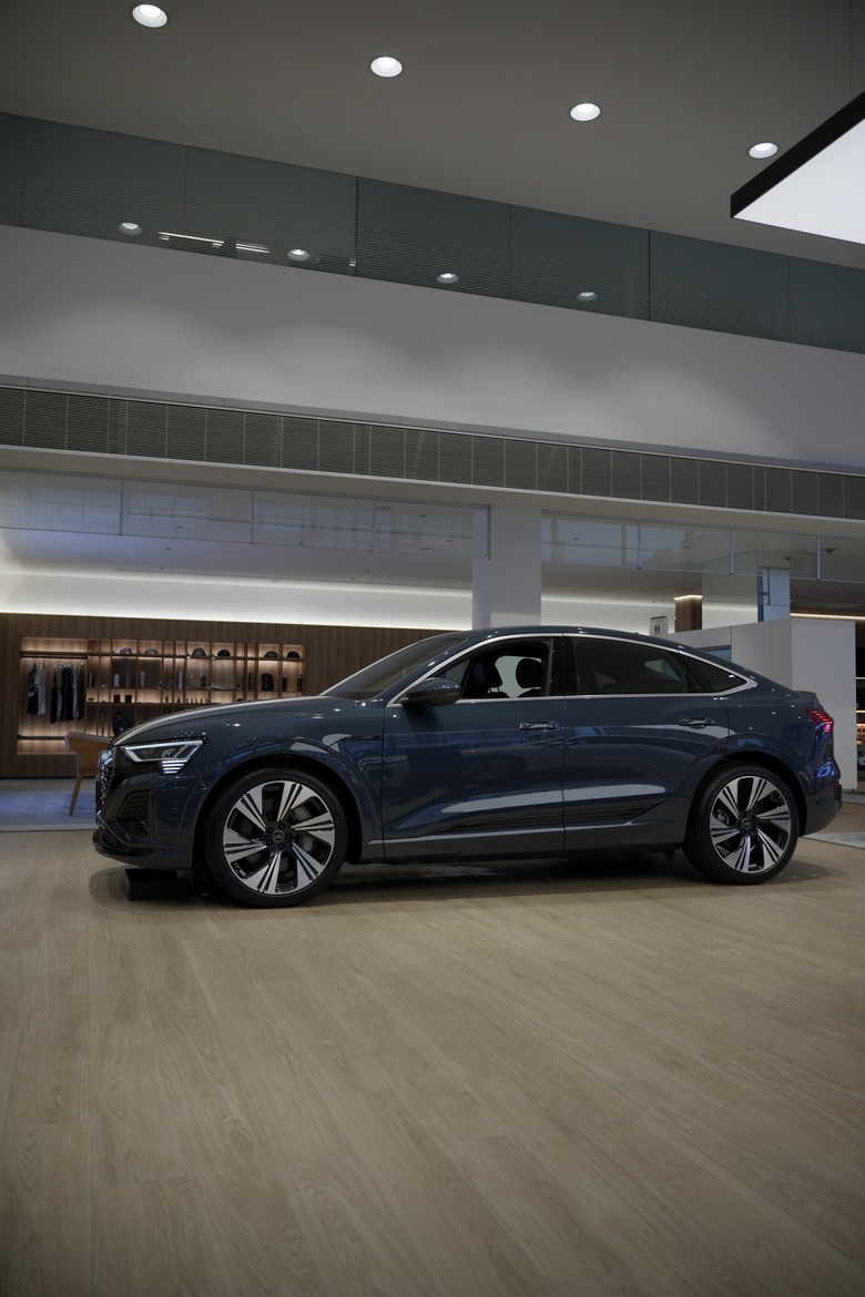 Audi Q8 Sportback e-tron 50 quattro S line｜金屬電漿藍 Plasma Blue 3D｜實車照片分享