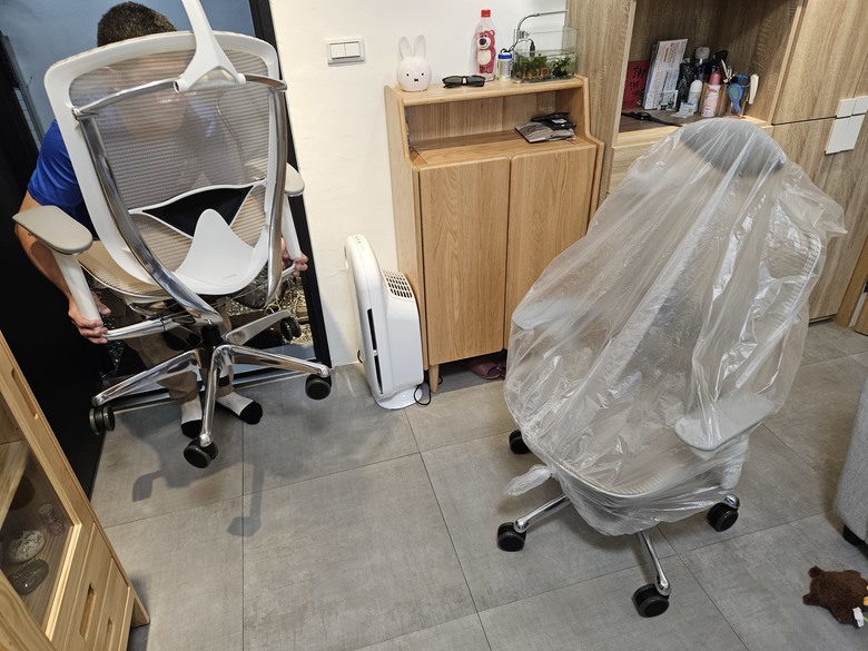 人體工學椅對比 - Okamura Contessa II and Herman Miller Embody