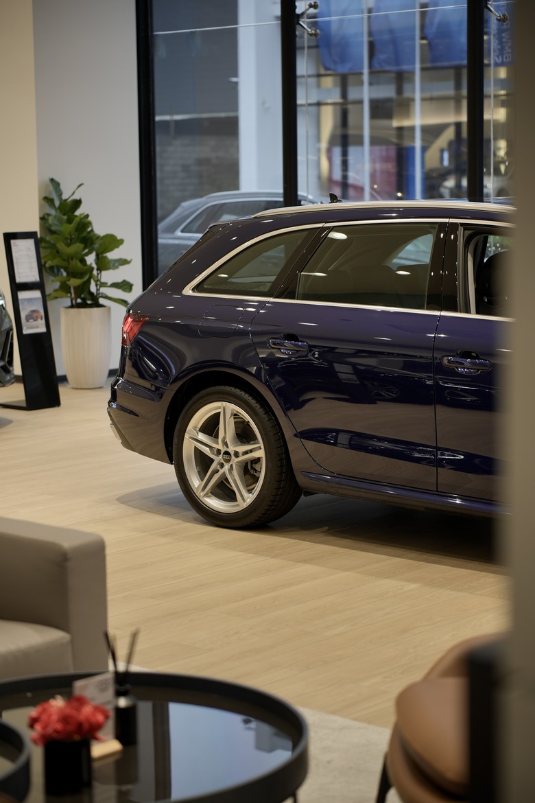 Audi A4 Avant 40 TFSI advanced｜金屬星際藍 Navarra Blue 2D｜實車照片分享