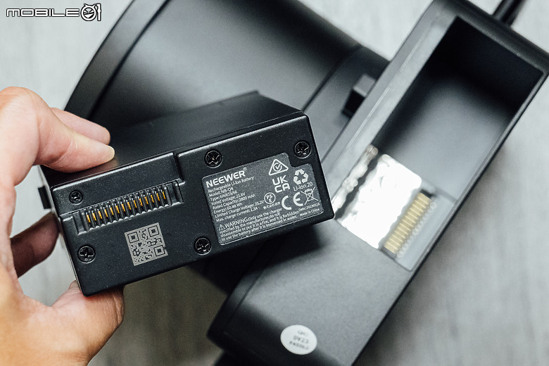 Neewer Q4 400W 外拍閃光燈實戰｜機動便攜更有充沛電力、攝錄打光一盞搞定！