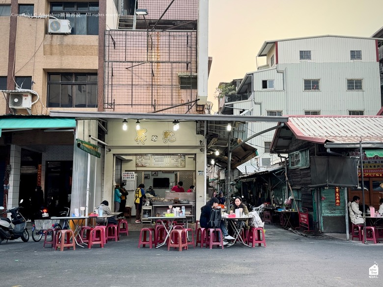高雄鹽埕｜黑乾溫州餛飩大王＿鹽埕早市內經典老店／好不好吃試一次就知道