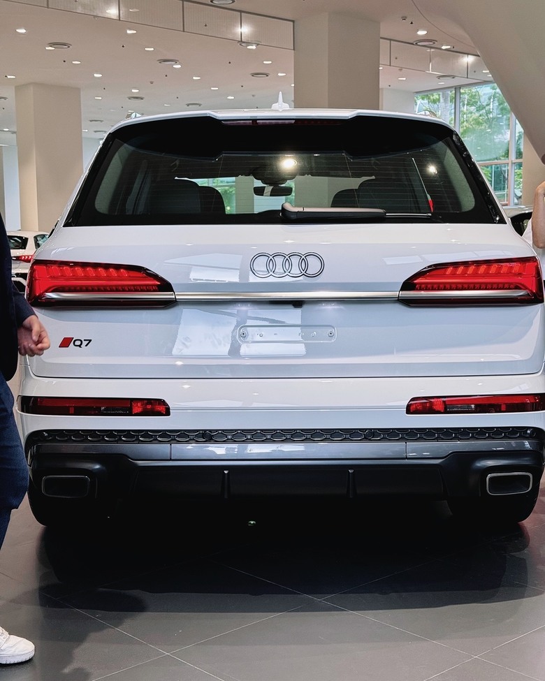 Audi Q7 45 TFSI quattro｜小改款｜金屬冰川白 Glacier White 2Y｜實車照片分享