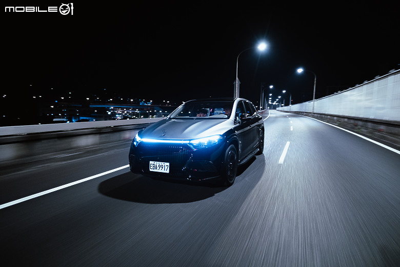 Mercedes-Maybach EQS 680 SUV Night Series 試駕｜黑夜裡更閃亮動人的電動休旅旗艦！