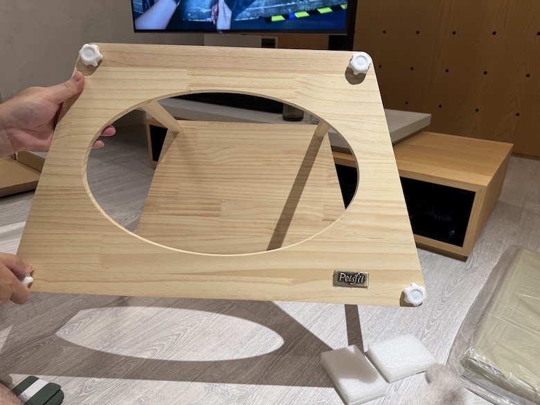 組裝簡單又好看! PETSFIT Modern Style Wood Cat House with Soft Mat 貓屋開箱