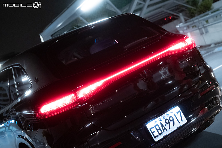 Mercedes-Maybach EQS 680 SUV Night Series 試駕｜黑夜裡更閃亮動人的電動休旅旗艦！