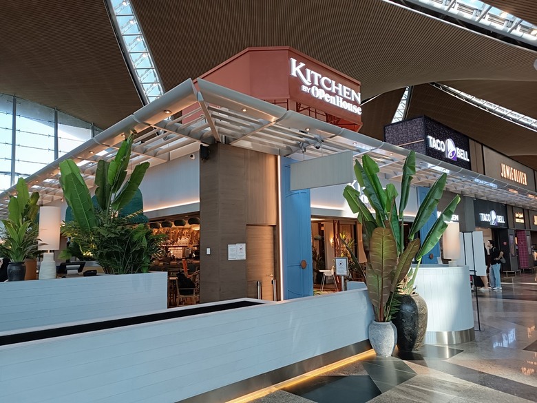 吉隆坡國際機場之轉機(KLIA2入境、KLIA1出境)及適合小睡休息地點全紀錄 — 赤道三國文化休閒行旅 之 馬來西亞篇 吉隆坡國際機場 (Kuala Lumpur International Airport)