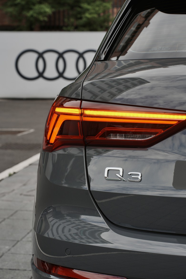 Audi Q3 35 TFSI advanced｜金屬原礦灰 Nano Grey G3｜交車照片分享
