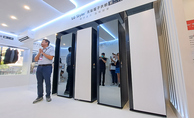 LG Styler 第二代蒸氣電子衣櫥 隨時都能時穿得體體面面