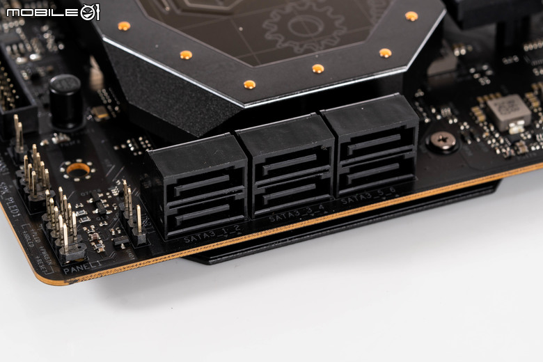 ASRock X870E Taichi 主機板開箱實測 以低調沉穩設計提供強大擴充性能