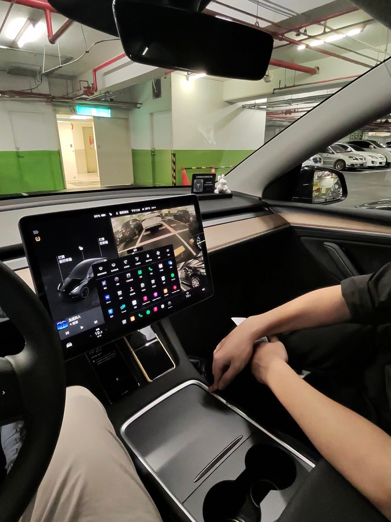 與Model Y 的首次親密接觸 - Tesla Summer Night Drive 夏夜漫遊試駕 - 桃園總圖夜遊 / 寧夏夜市逛吃 / Metsa車用床墊測試 / 超級充電站初體驗