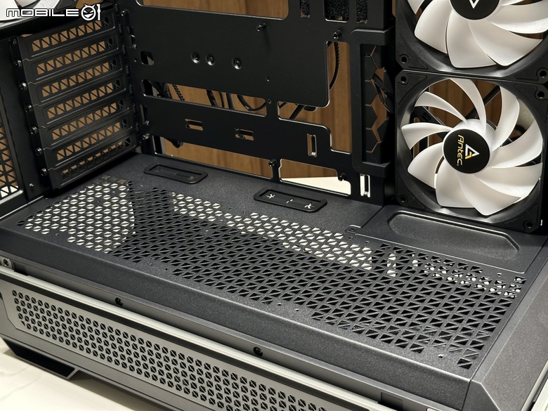 無光黑色信仰貓頭鷹 ft. Antec C7 ARGB