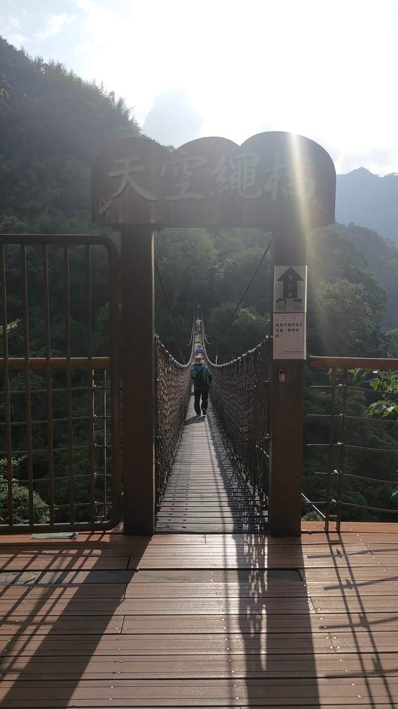 點我看大圖 【遊記】原來「烏來」是溫暖泉水的意思,小烏來風景特定區 - 大漠國渡