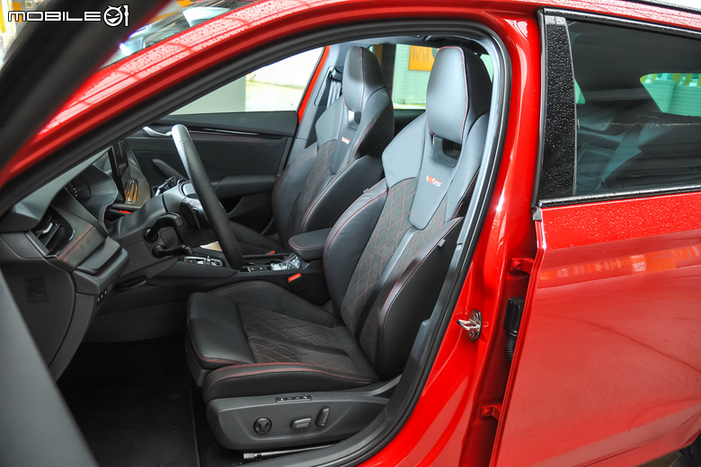 Skoda Octavia Combi RS 小改款試駕|有內涵又帥氣!
