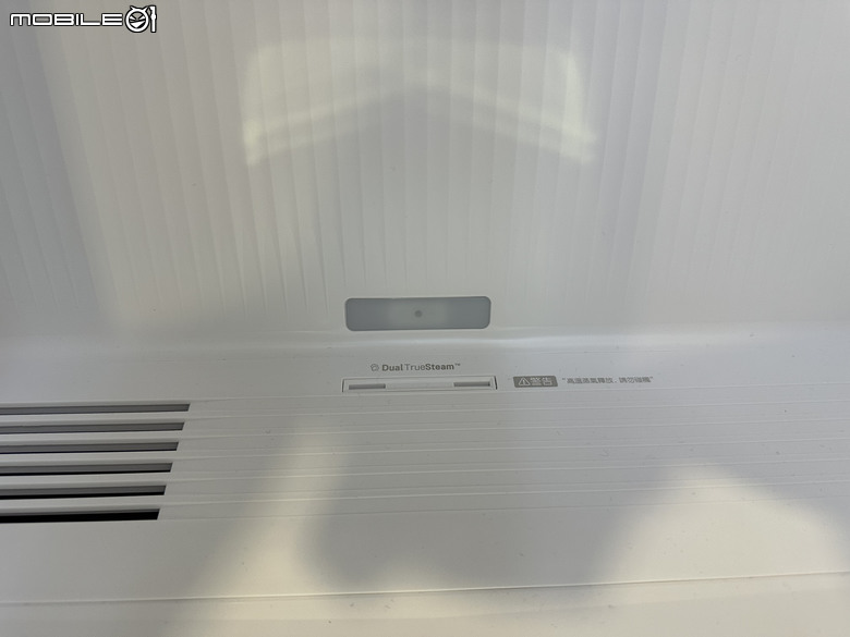 【現場體驗】LG Styler 蒸氣電子衣櫥第二代，內建高壓蒸氣掛燙機，AI護理衣物