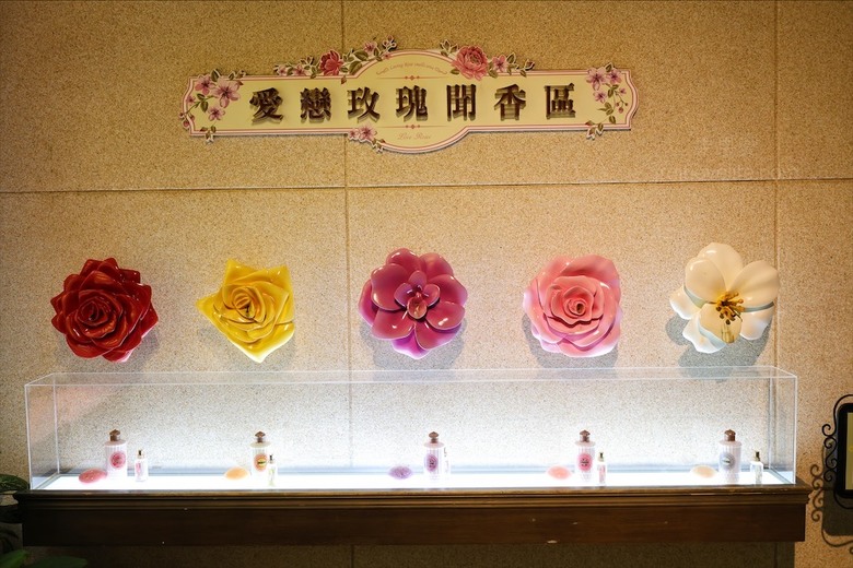 點我看大圖 七里香玫瑰森林花園,一年四季都有不同的風情,走走步道呼吸芬多精,春秋兩季有玫瑰花海可欣賞