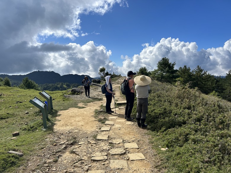 登麟趾山 朝聖台灣之巔玉山