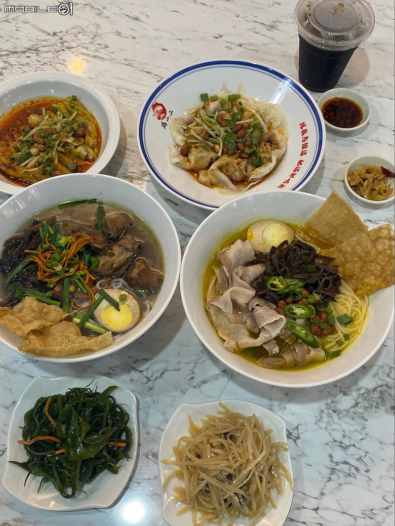 【板橋食記 】板橋超正宗的雲川料理，鷄小二烏雞米線，四川特色料理