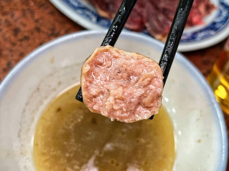 深受許多在地人喜愛的薑母鴨，鴨皮超Q軟，肉質軟嫩鮮甜，還有鹽烤吳郭魚、現撈泰國蝦