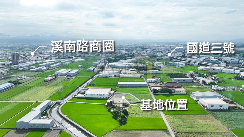 點我看大圖 🌟 烏日溪南【4F半新加坡首購透天預售新案】相對低總價 美式生活 小資族也能買透天 市區2房價格買4房透天 空拍分享