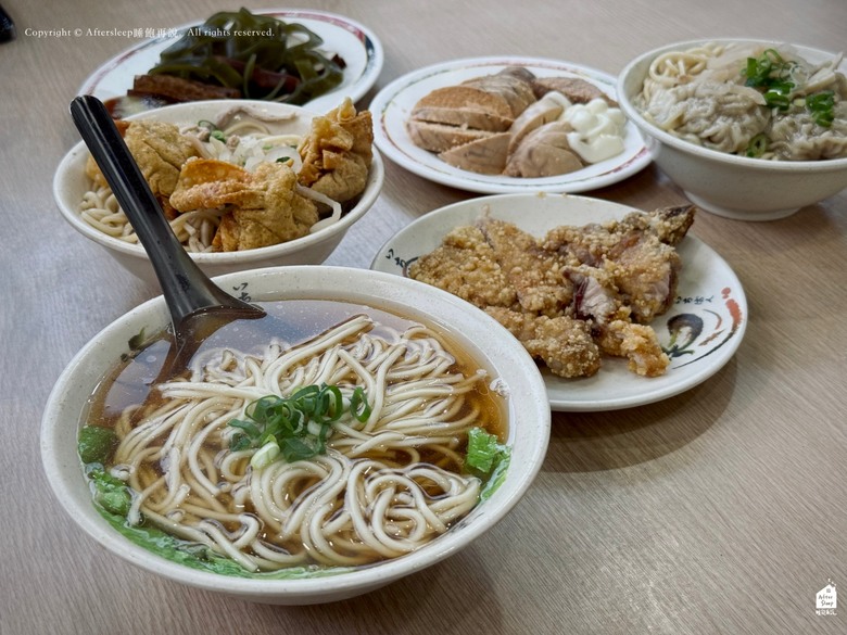 高雄鹽埕｜黑乾溫州餛飩大王＿鹽埕早市內經典老店／好不好吃試一次就知道