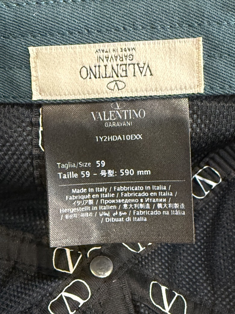 「開箱」 Valentino 藍綠色棒球帽