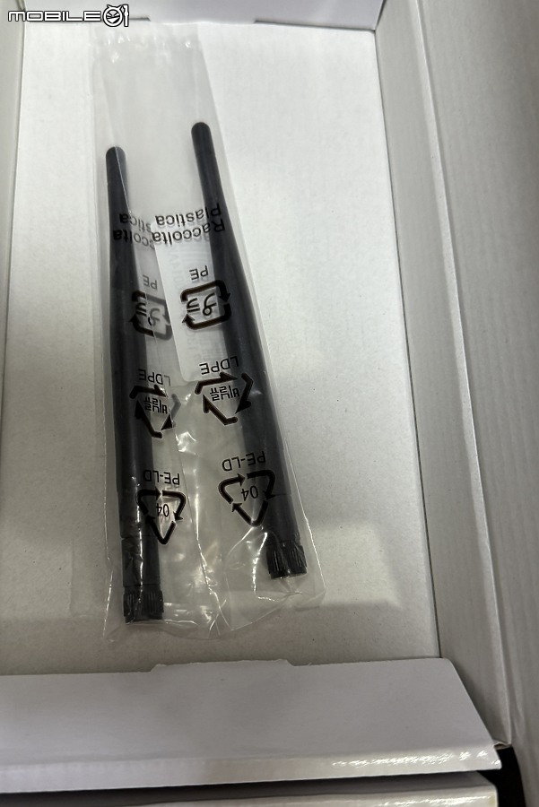 銀白色經典鋼鐵傳奇 X870 Steel Legend WiFi 開箱