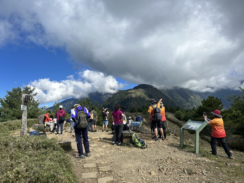 登麟趾山 朝聖台灣之巔玉山