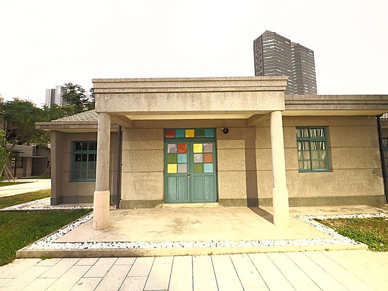 凹子底森林公園之【2024高雄萬聖節-大南瓜你搞怪一起嗨!】、王氏昆仲公園、前鎮之星、高雄捷運凱旋站【星太郎主題車站】、凹子底站【蜜柑站長xㄇㄚˊ幾兔主題車站】,附掛人氣餐廳「醉便宜(高雄延吉店)」 — 高雄捷運與江之電的聯名車站集章活動 — 讓紀念章帶路玩耍去(2)