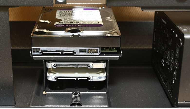 點我看大圖 2024 NZXT H5 FLOW RGB機殼開箱