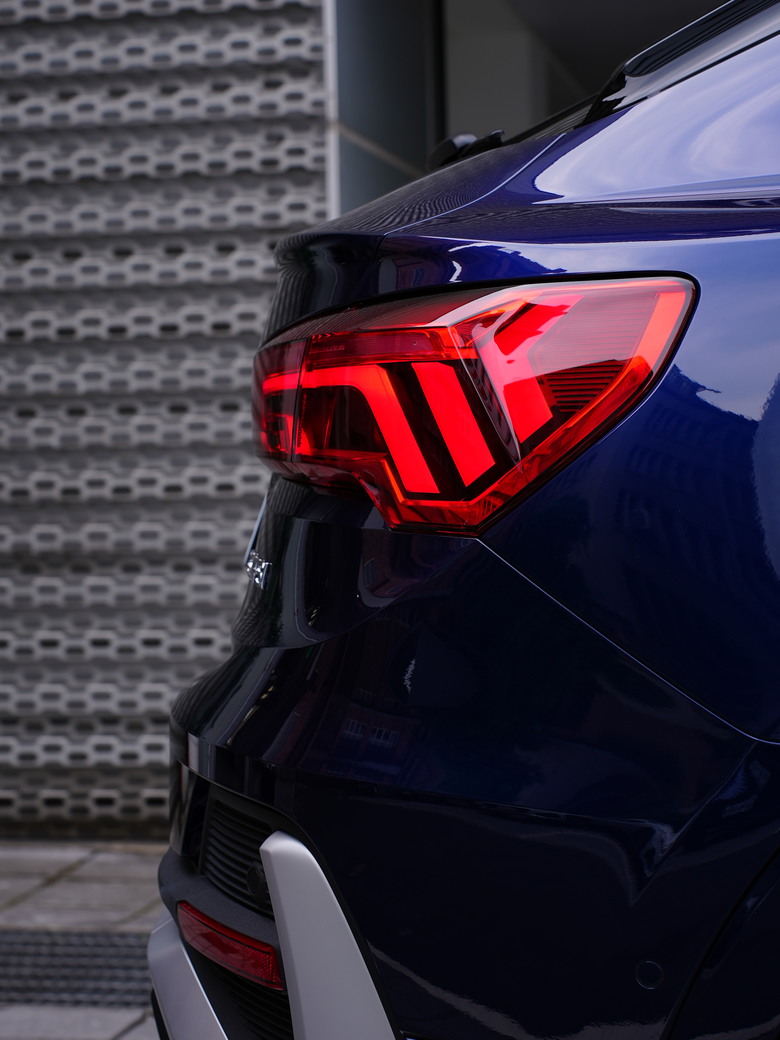 Audi Q3 Sportback 35 TFSI S line｜金屬星際藍 Navarra Blue 2D｜交車照片分享