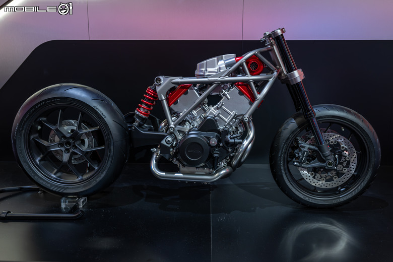 【2024 EICMA】HONDA全新高性能V型三缸渦輪增壓引擎成焦點!兩款電動概念車秀未來展望!