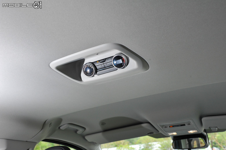 Ford Tourneo Custom 福特旅行家 Bus Titanium 8座試駕｜豐富的座椅機能、超大空間就是好用！