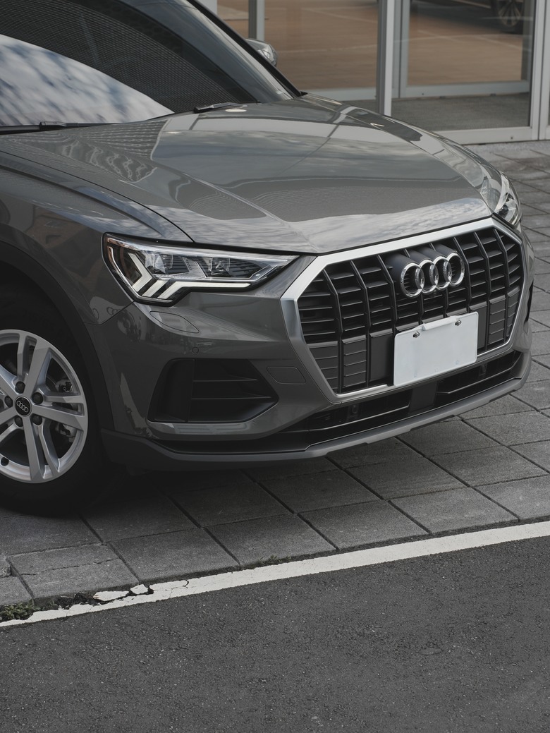 Audi Q3 35 TFSI｜金屬克洛諾斯灰 Chronos Grey Z7｜交車照分享