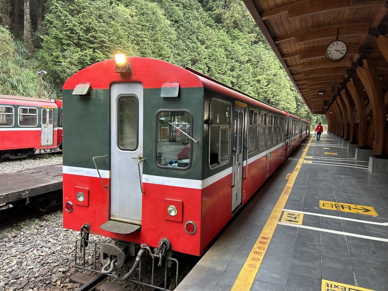 阿里山森遊漫步走(下)有夠遠的部落-里佳