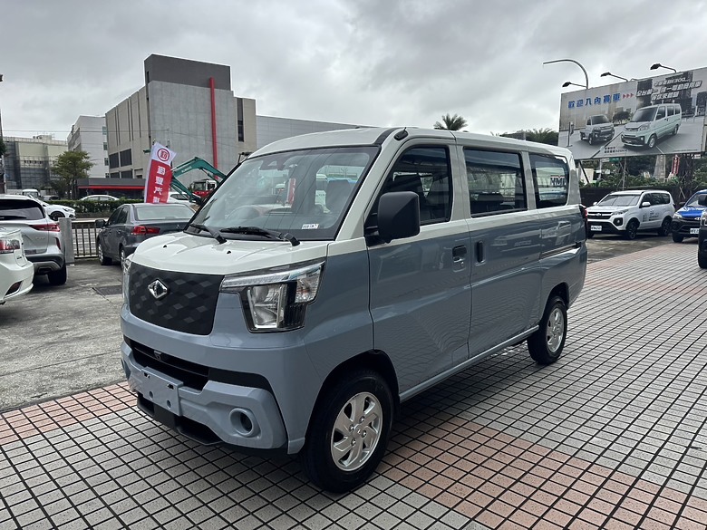 點我看大圖 new J-Space & TownAce VAN廂車內裝看法
