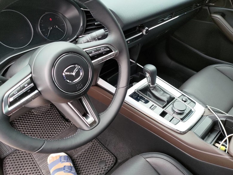 [開箱]2023年式Mazda CX-30 20S Signature (不專業開箱)