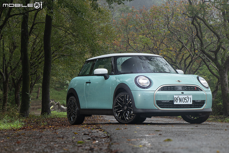 MINI Cooper S 大改款試駕|處處看得見改變,開起來一樣好玩!