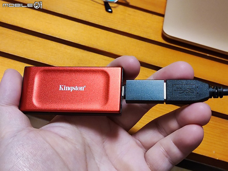 【 體驗分享 】就是快、就是穩、就是紅！ Kingston XS1000R 外接式固態硬碟超 Chill 試用！
