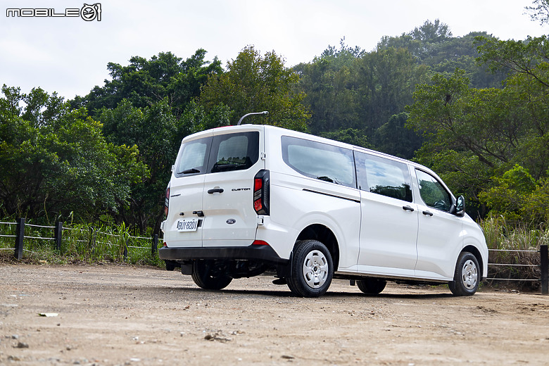 Ford Tourneo Custom 福特旅行家 Kombi Trend 六座試駕|同級少見對開尾門,載人載貨兩相宜!