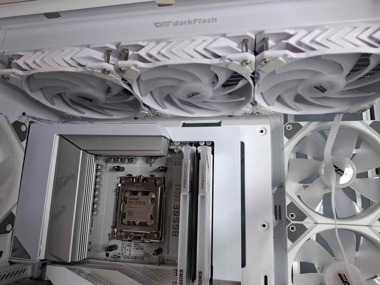 終極CP之王！大飛DY470機殼+DN360s白帥帥開箱介紹！