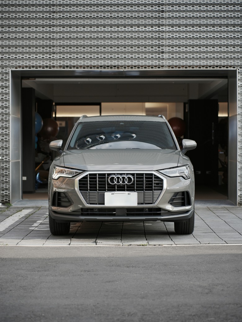 Audi Q3 35 TFSI｜金屬克洛諾斯灰 Chronos Grey Z7｜交車照分享