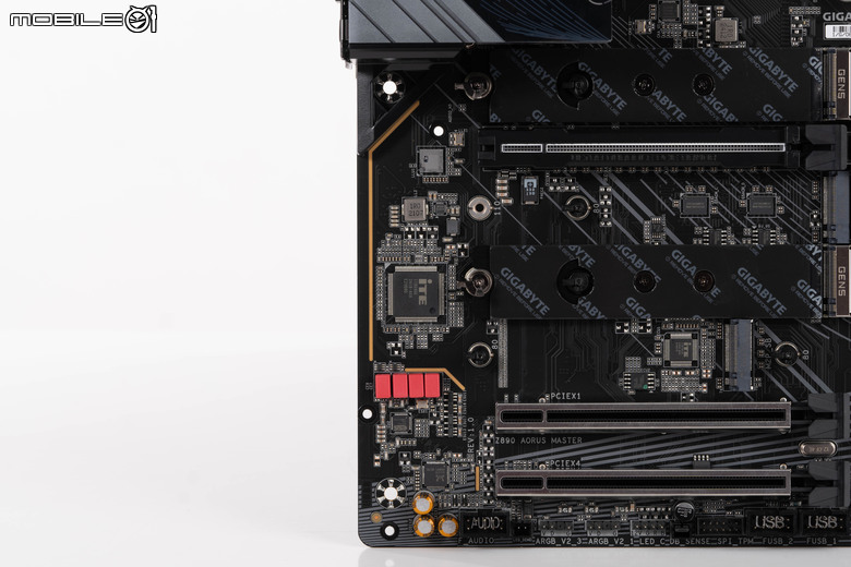 Gigabyte Z890 AORUS MASTER 主機板開箱 以海量周邊連接與 AI 超頻輔助功能打造全方位平台