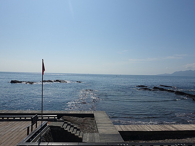 貢寮龍洞四季灣 與 瑞芳美食廣場 — 東北季風初彿,懷想東北角夏日海景與美食