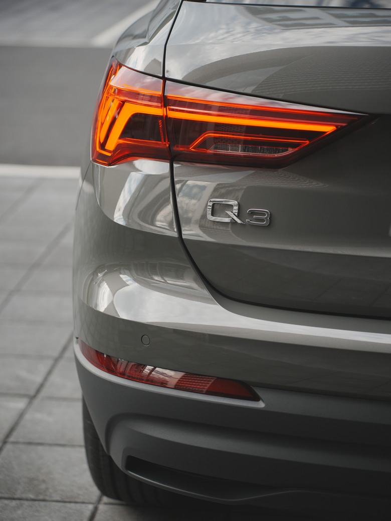 Audi Q3 35 TFSI｜金屬克洛諾斯灰 Chronos Grey Z7｜交車照分享