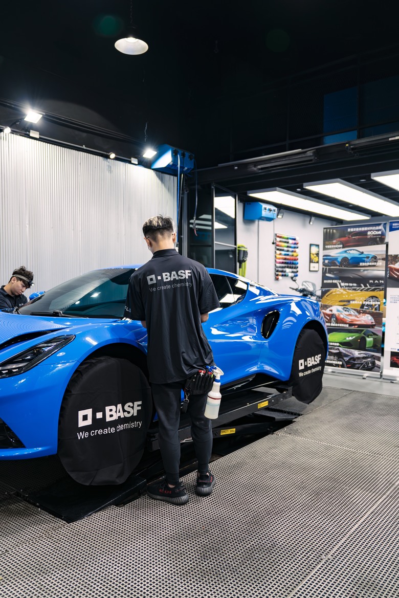 Lotus Emira包膜分享: Rodim R3 Pro TPU 全車犀牛皮隱型車衣