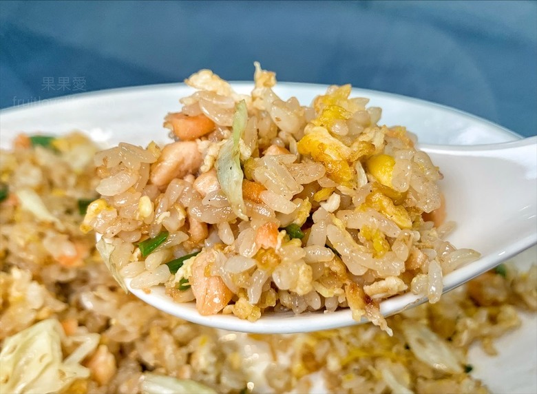 點我看大圖 是水產店也是海產店,餐廳以預約制訂餐,沒有固定菜單,餐點色香味俱全,絕不能錯過先滷後炸的香酥鴨