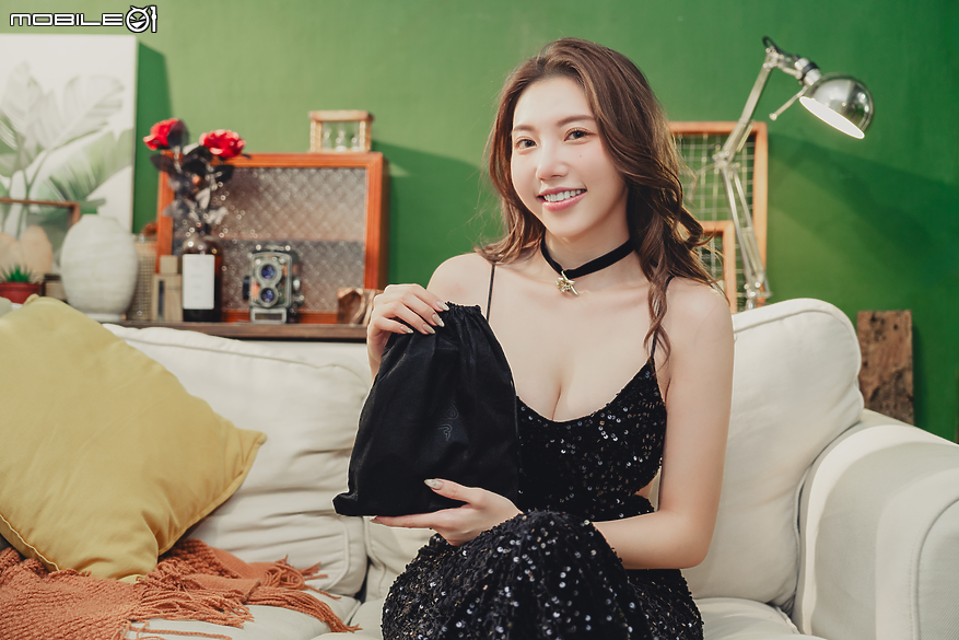 點我看大圖 Razer BARRACUDA X CHROMA Black Edition|炫彩自由切換音樂與遊戲聆聽情境